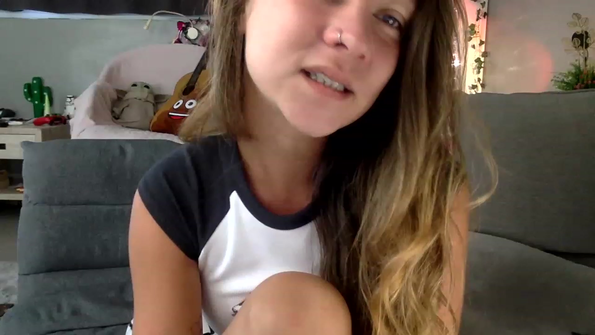 Gallery image thumbnail from Qi_ra's myfreecams stream on, 06/26/2023, 01:07 image 19 of 20