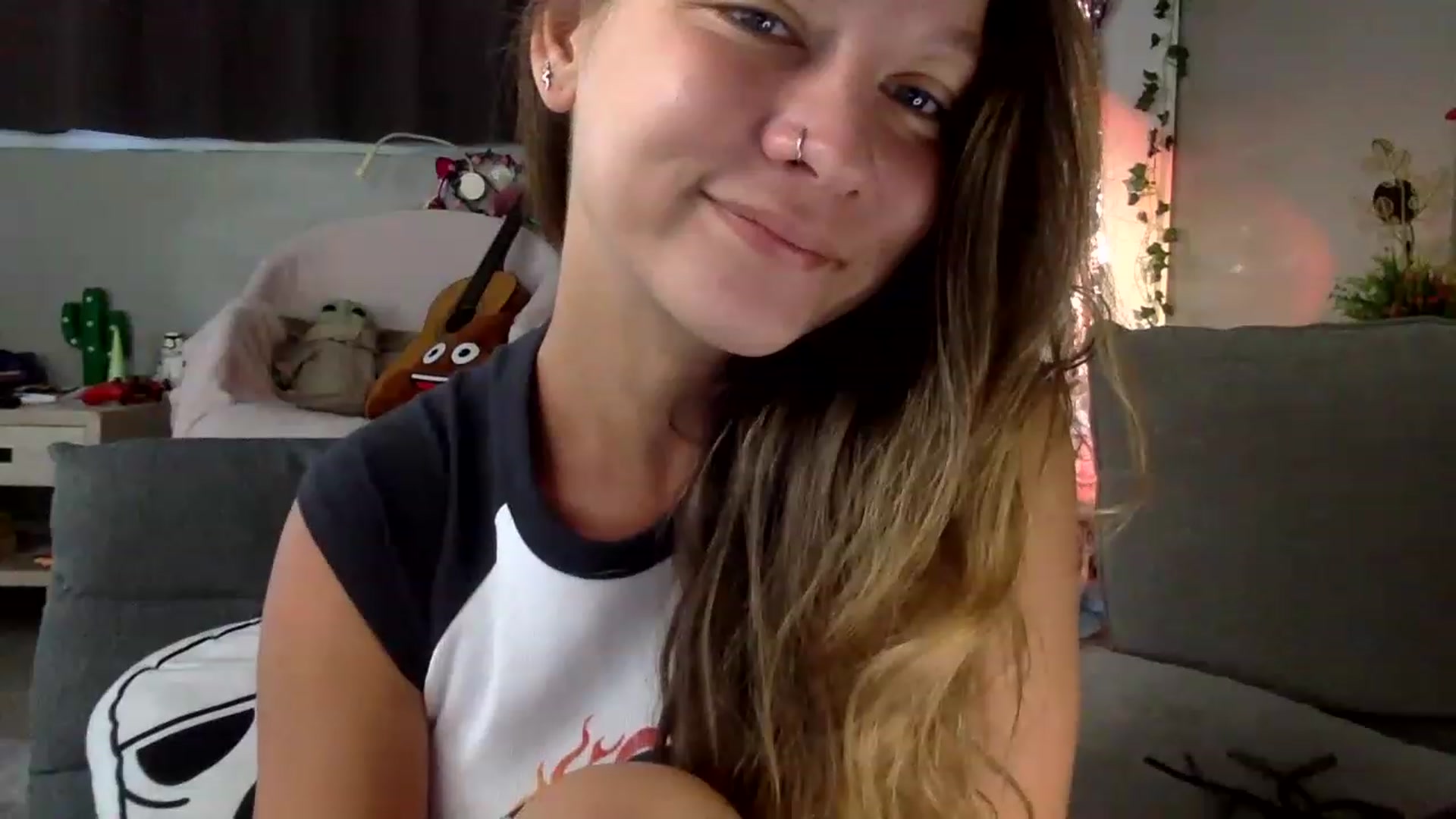 Gallery image thumbnail from Qi_ra's myfreecams stream on, 06/26/2023, 01:07 image 12 of 20