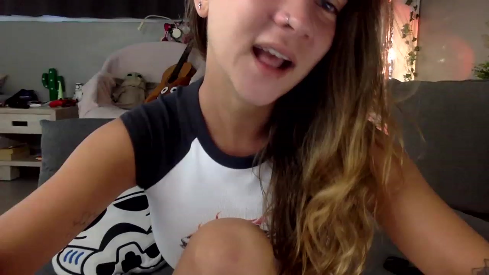 Gallery image thumbnail from Qi_ra's myfreecams stream on, 06/26/2023, 01:07 image 7 of 20
