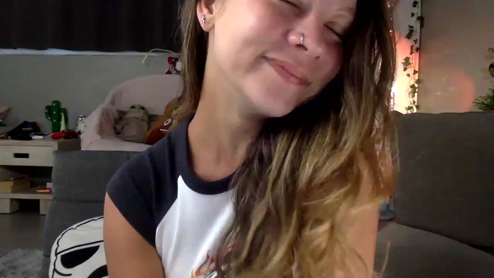 Gallery image thumbnail from Qi_ra's myfreecams stream on, 06/26/2023, 01:07 image 3 of 20