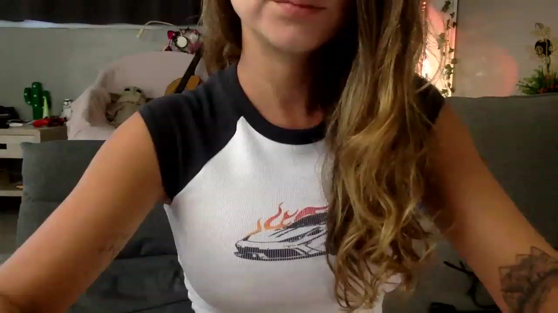 Gallery image thumbnail from Qi_ra's myfreecams stream on, 06/26/2023, 01:07 image 13 of 20