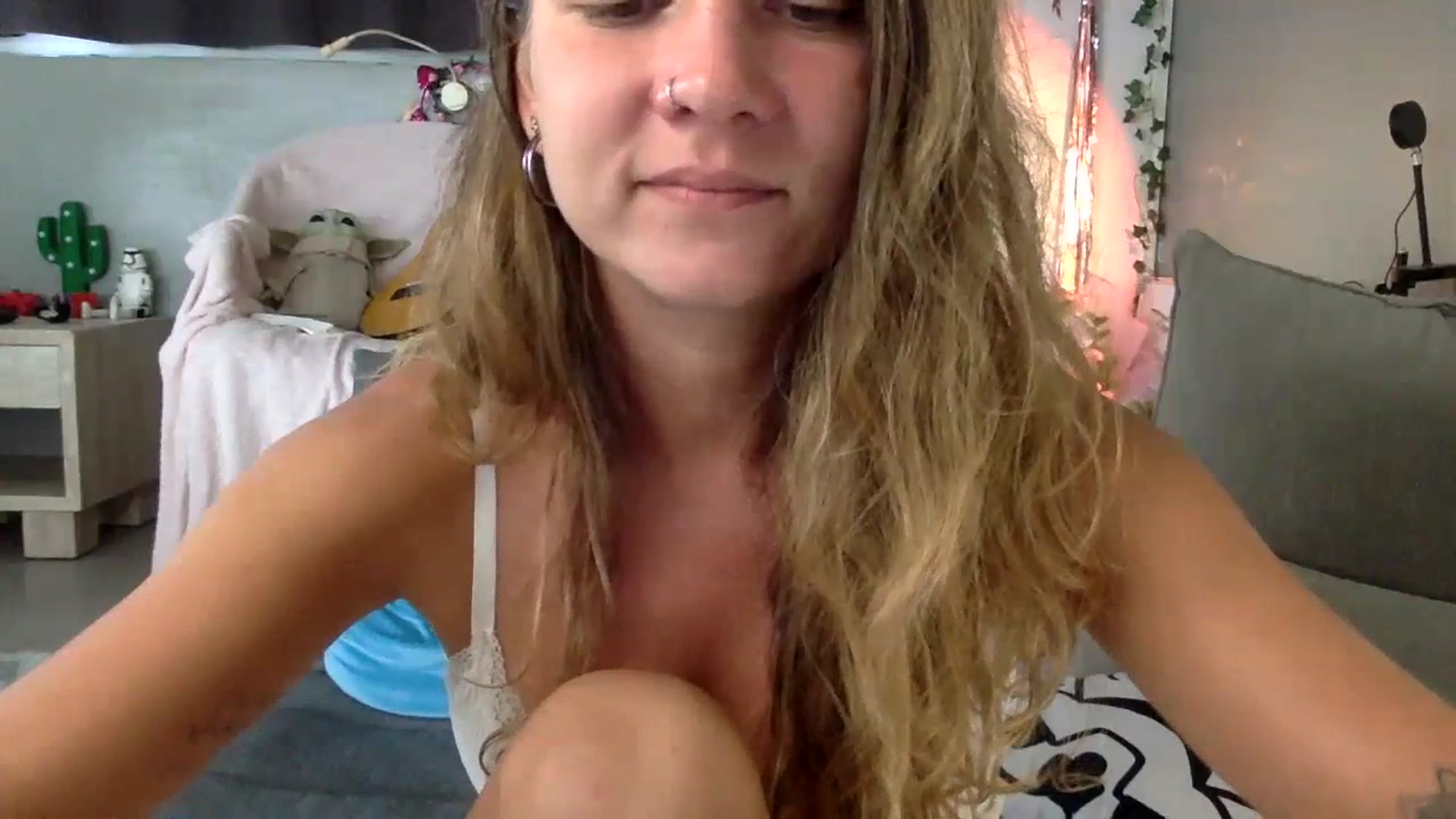 Gallery image thumbnail from Qi_ra's myfreecams stream on, 06/30/2023, 01:42 image 14 of 20
