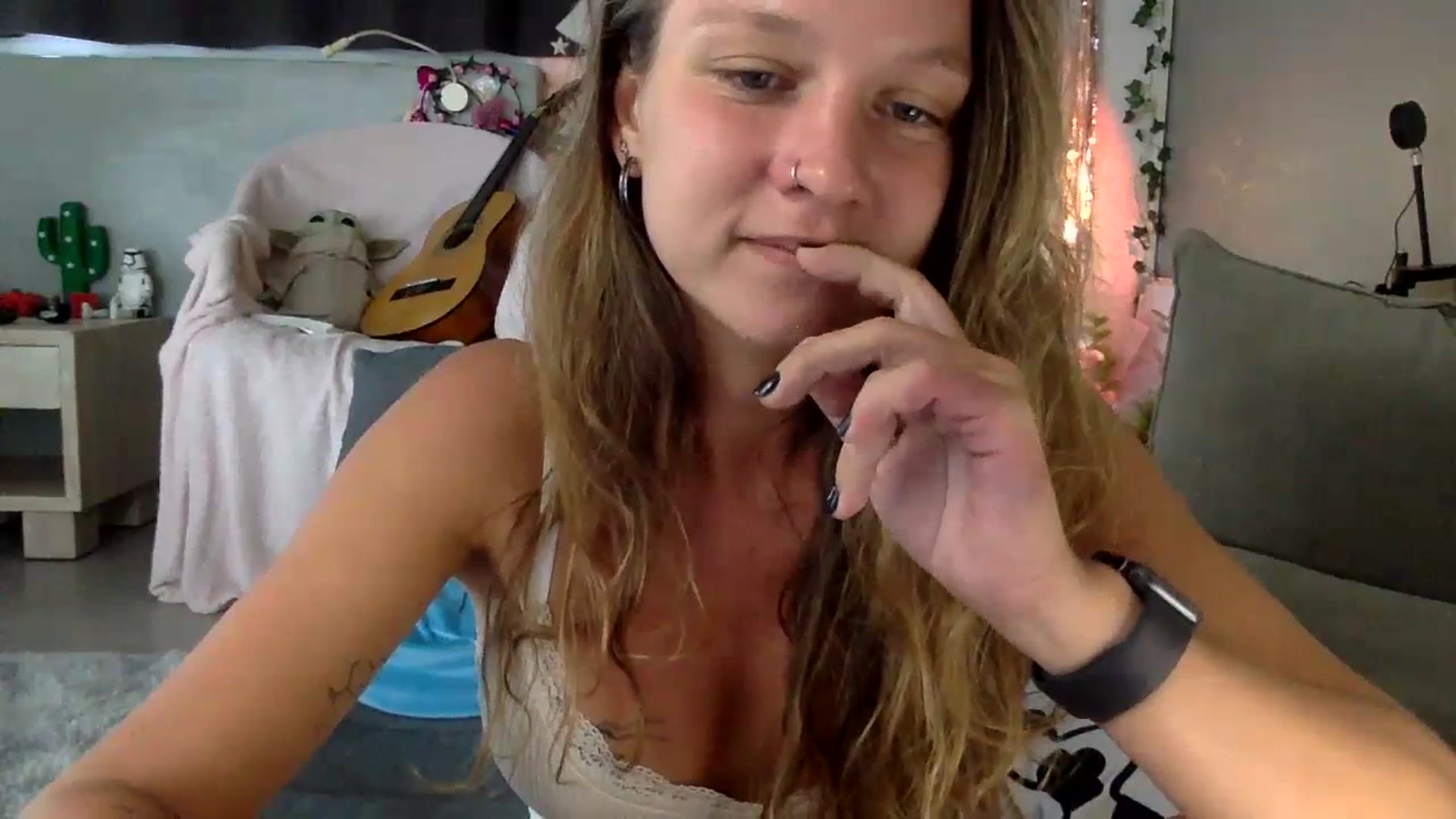 Gallery image thumbnail from Qi_ra's myfreecams stream on, 06/30/2023, 01:42 image 15 of 20