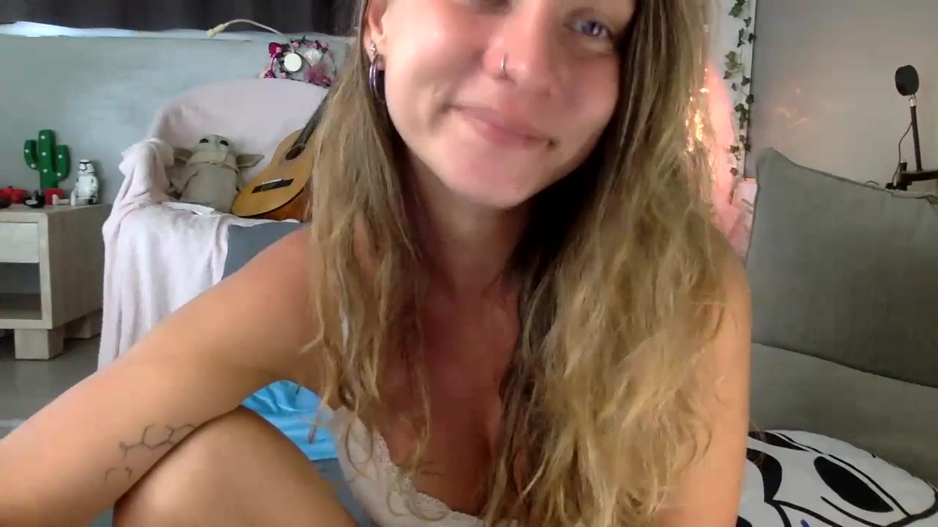 Gallery image thumbnail from Qi_ra's myfreecams stream on, 06/30/2023, 01:42 image 17 of 20