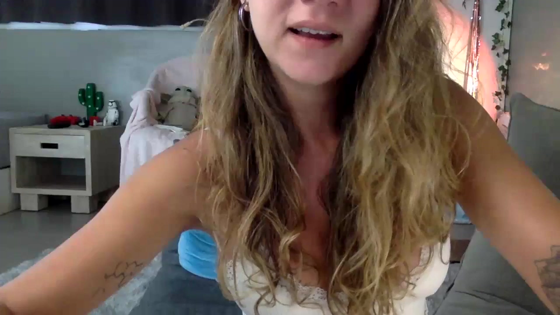 Gallery image thumbnail from Qi_ra's myfreecams stream on, 06/30/2023, 01:42 image 3 of 20
