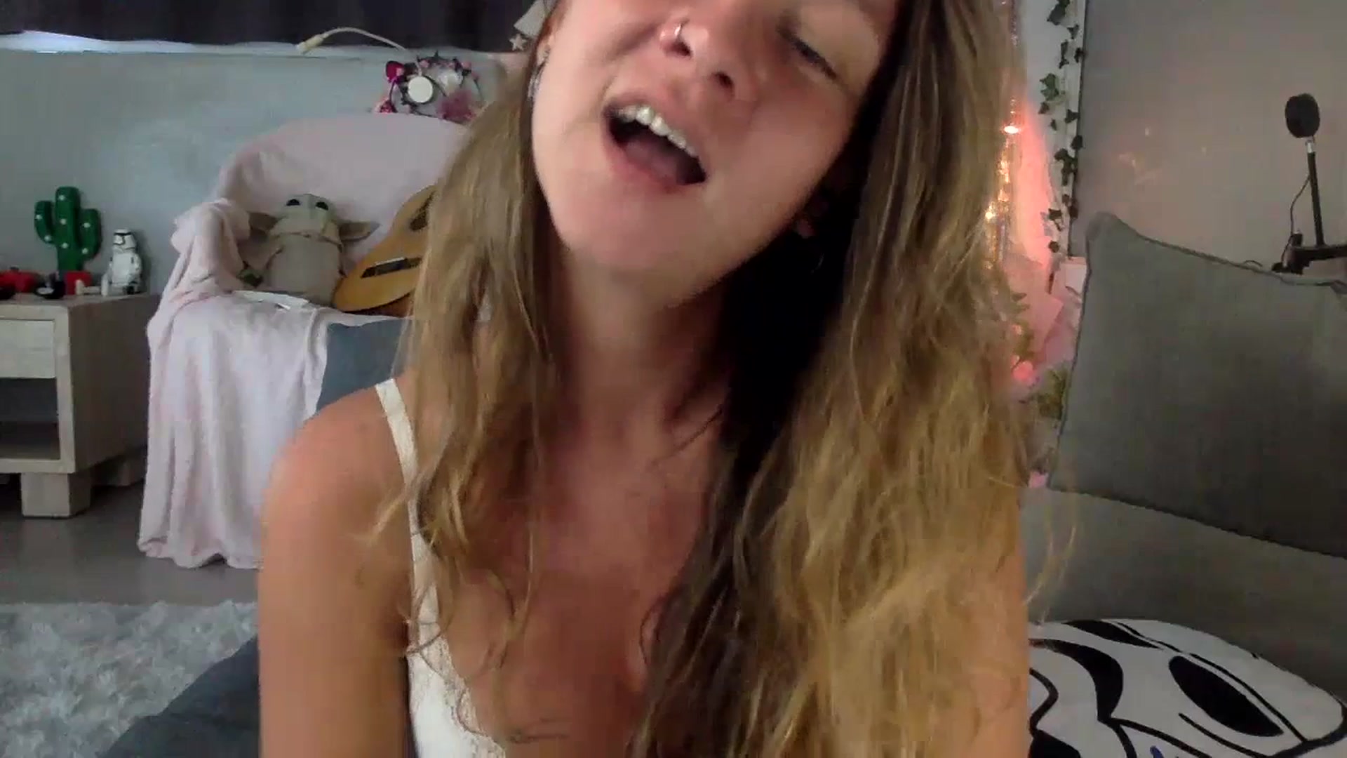 Gallery image thumbnail from Qi_ra's myfreecams stream on, 06/30/2023, 01:42 image 18 of 20