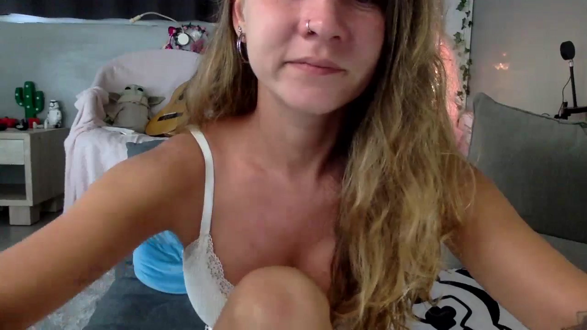 Gallery image thumbnail from Qi_ra's myfreecams stream on, 06/30/2023, 01:42 image 8 of 20