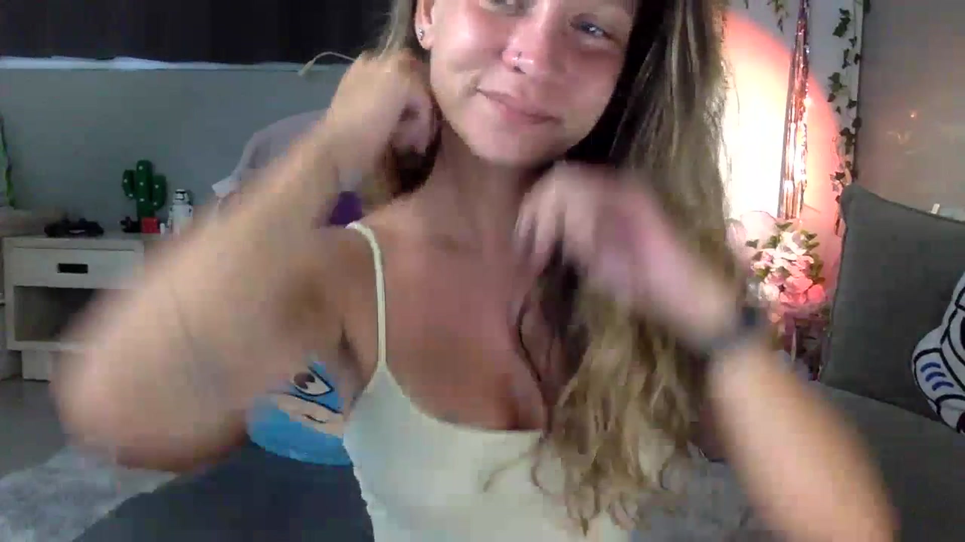 Gallery image thumbnail from Qi_ra's myfreecams stream on, 06/30/2023, 23:49 image 5 of 20