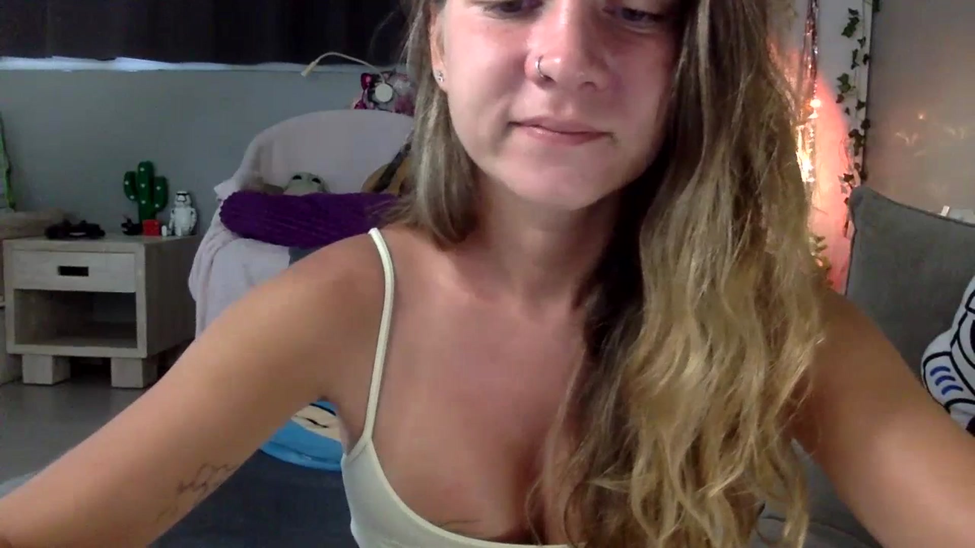 Gallery image thumbnail from Qi_ra's myfreecams stream on, 06/30/2023, 23:49 image 15 of 20