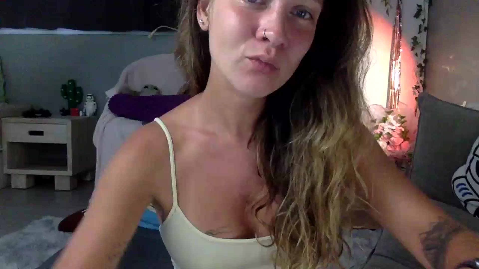 Gallery image thumbnail from Qi_ra's myfreecams stream on, 06/30/2023, 23:49 image 1 of 20