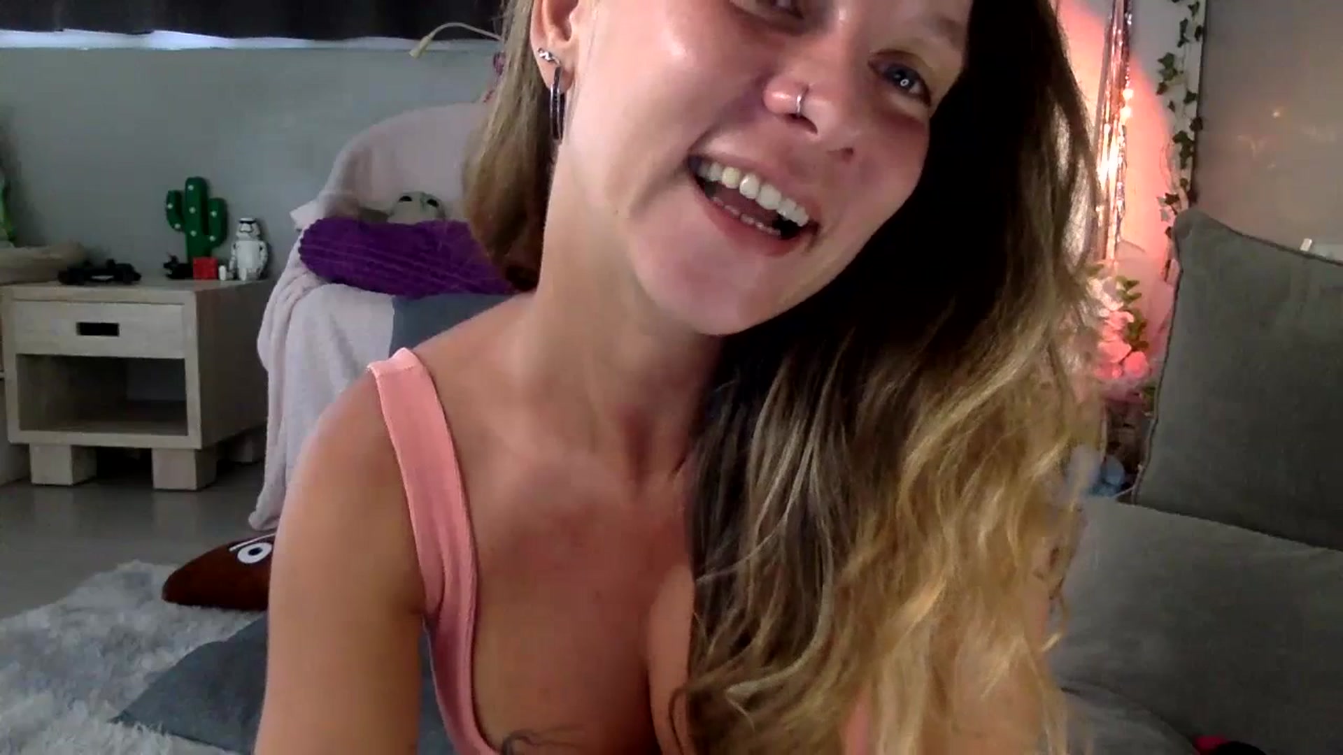 Gallery image thumbnail from Qi_ra's myfreecams stream on, 07/01/2023, 01:17 image 10 of 20
