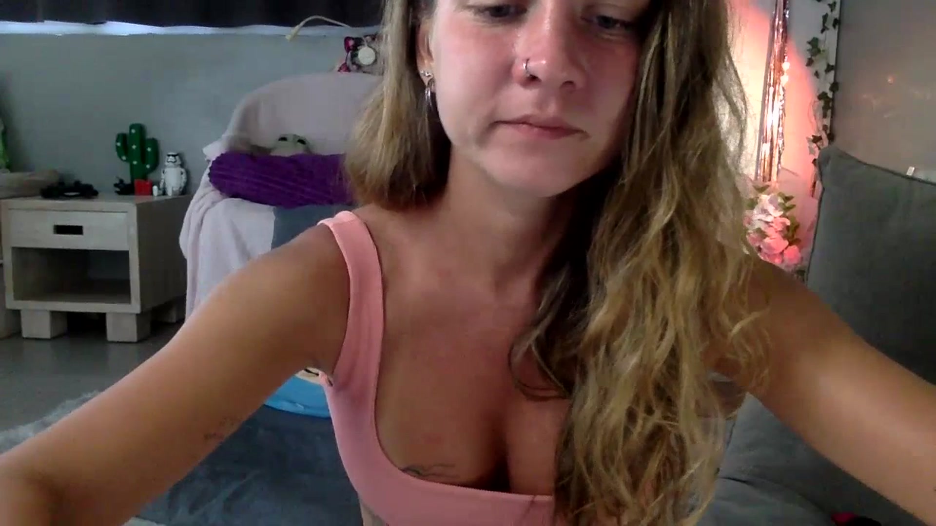 Gallery image thumbnail from Qi_ra's myfreecams stream on, 07/01/2023, 01:17 image 8 of 20
