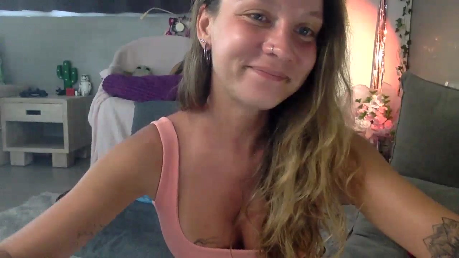 Gallery image thumbnail from Qi_ra's myfreecams stream on, 07/01/2023, 01:17 image 14 of 20