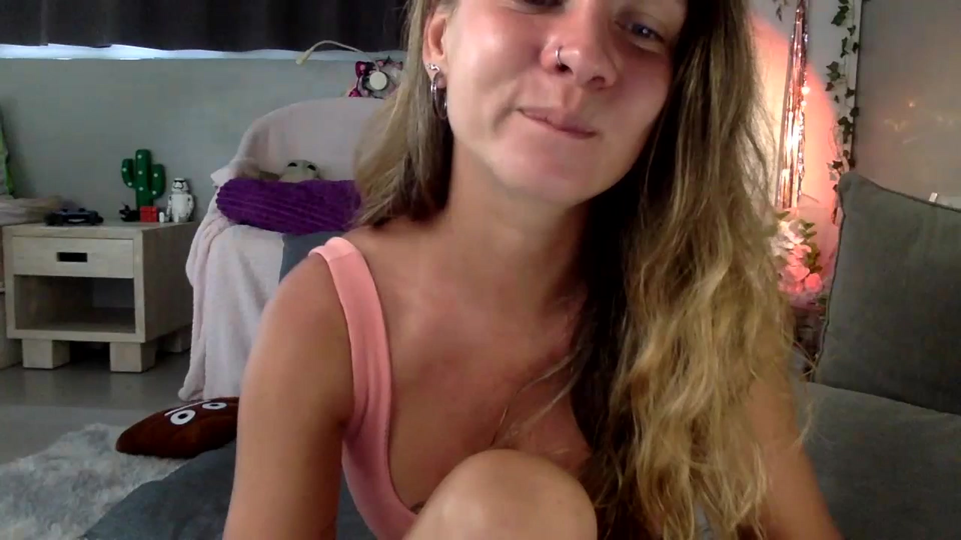 Gallery image thumbnail from Qi_ra's myfreecams stream on, 07/01/2023, 01:17 image 17 of 20