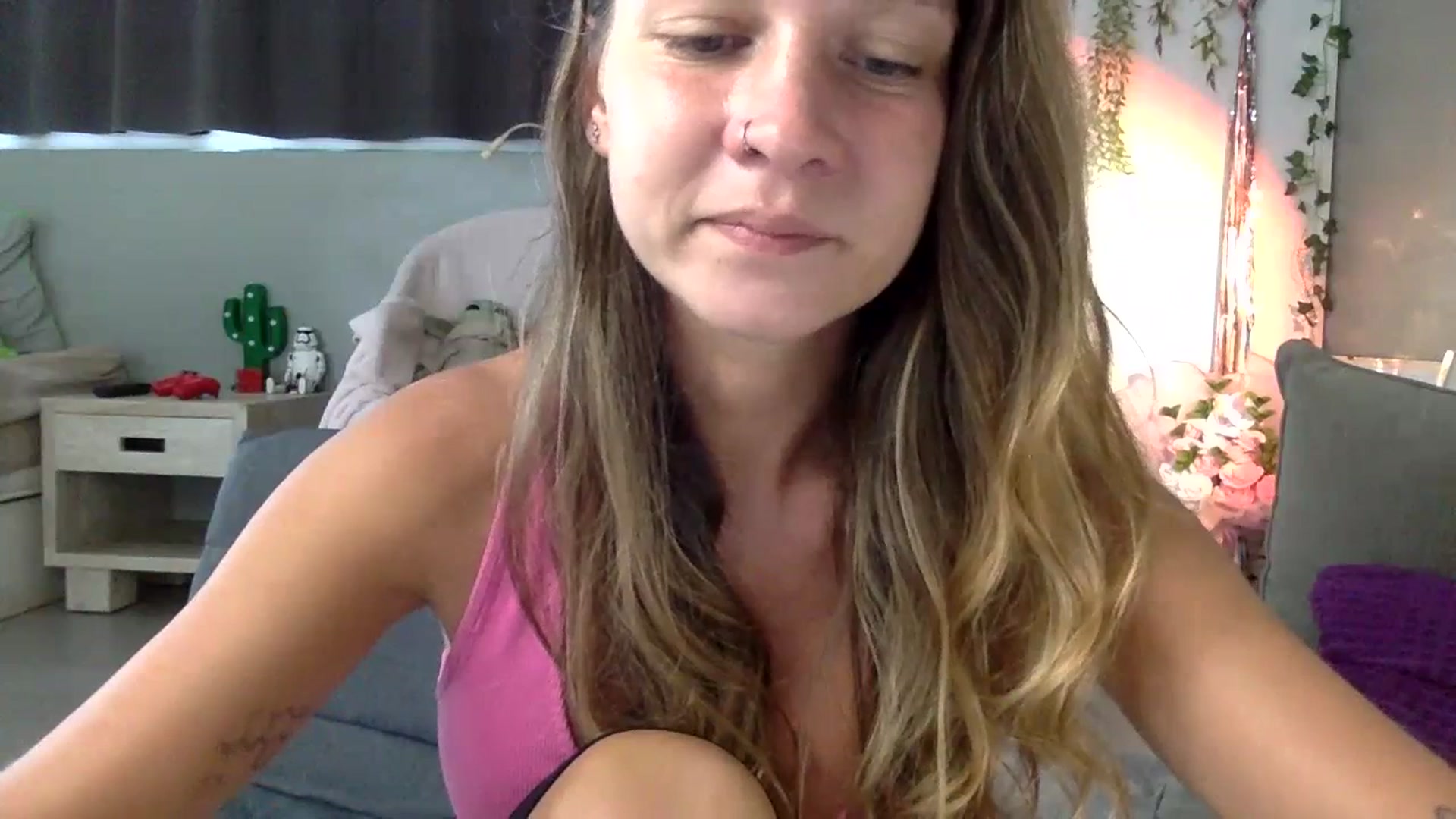 Gallery image thumbnail from Qi_ra's myfreecams stream on, 07/03/2023, 01:33 image 14 of 20
