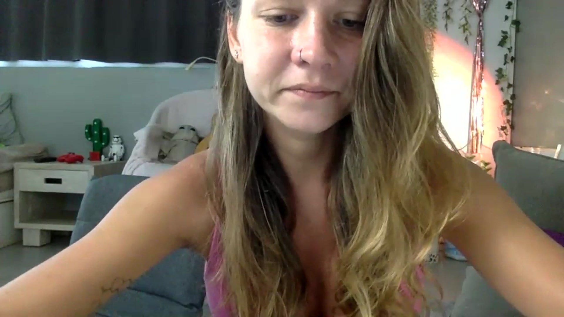 Gallery image thumbnail from Qi_ra's myfreecams stream on, 07/03/2023, 01:33 image 4 of 20