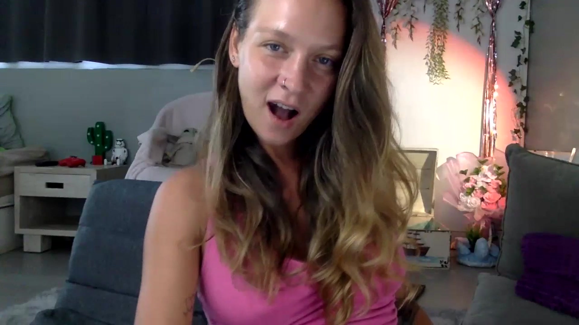 Gallery image thumbnail from Qi_ra's myfreecams stream on, 07/03/2023, 01:33 image 6 of 20