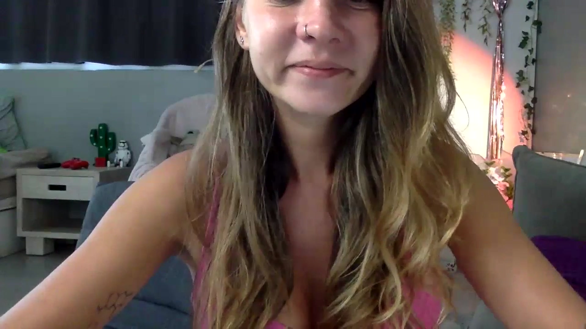 Gallery image thumbnail from Qi_ra's myfreecams stream on, 07/03/2023, 01:33 image 9 of 20