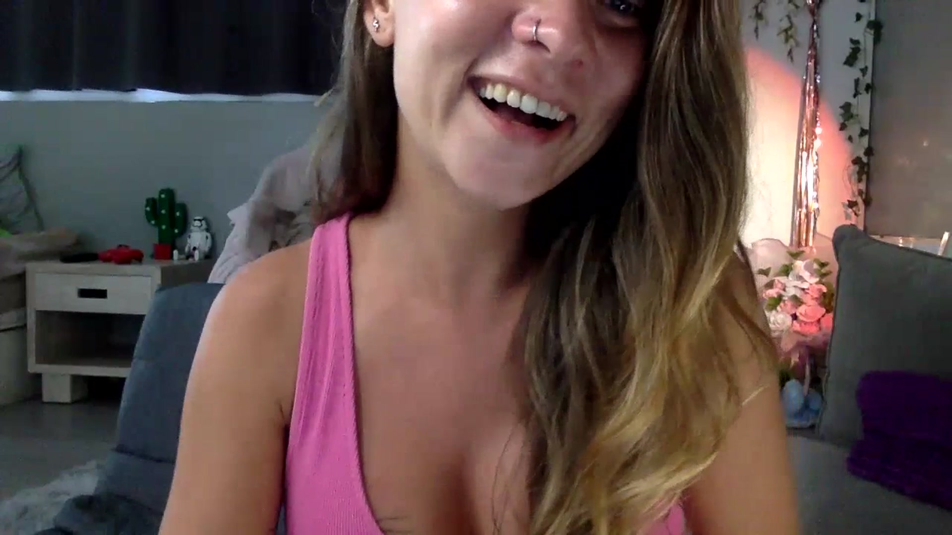 Gallery image thumbnail from Qi_ra's myfreecams stream on, 07/03/2023, 01:33 image 18 of 20