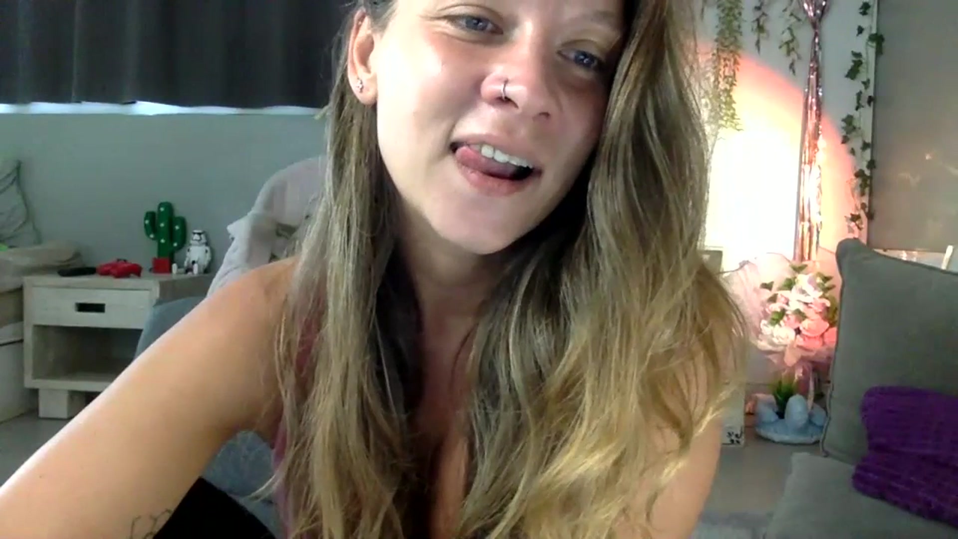 Gallery image thumbnail from Qi_ra's myfreecams stream on, 07/03/2023, 01:33 image 3 of 20