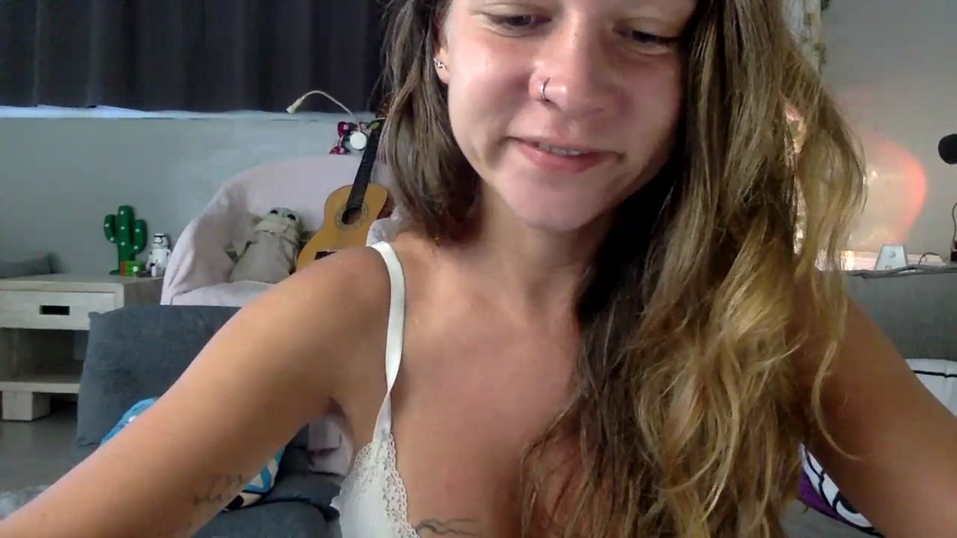 Gallery image thumbnail from Qi_ra's myfreecams stream on, 07/11/2023, 02:50 image 3 of 20