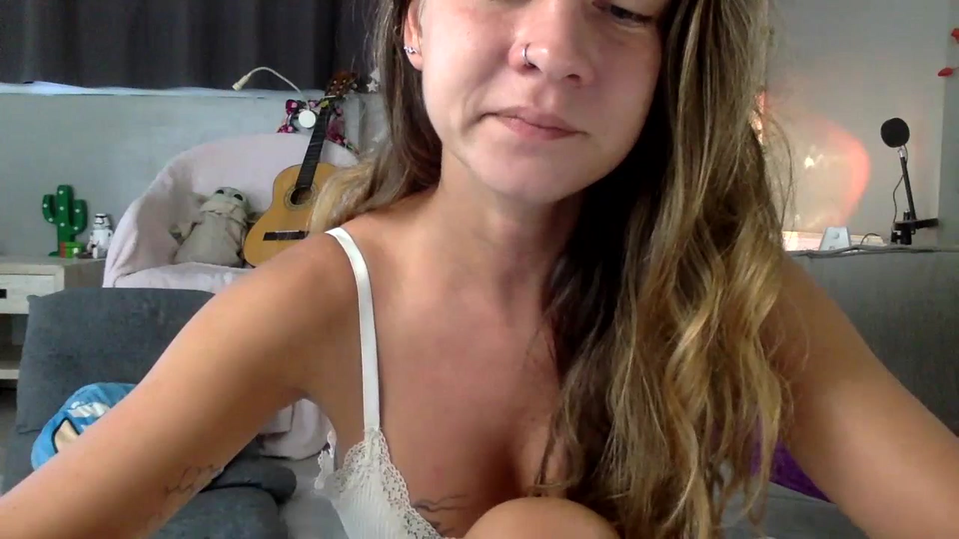 Gallery image thumbnail from Qi_ra's myfreecams stream on, 07/11/2023, 02:50 image 8 of 20