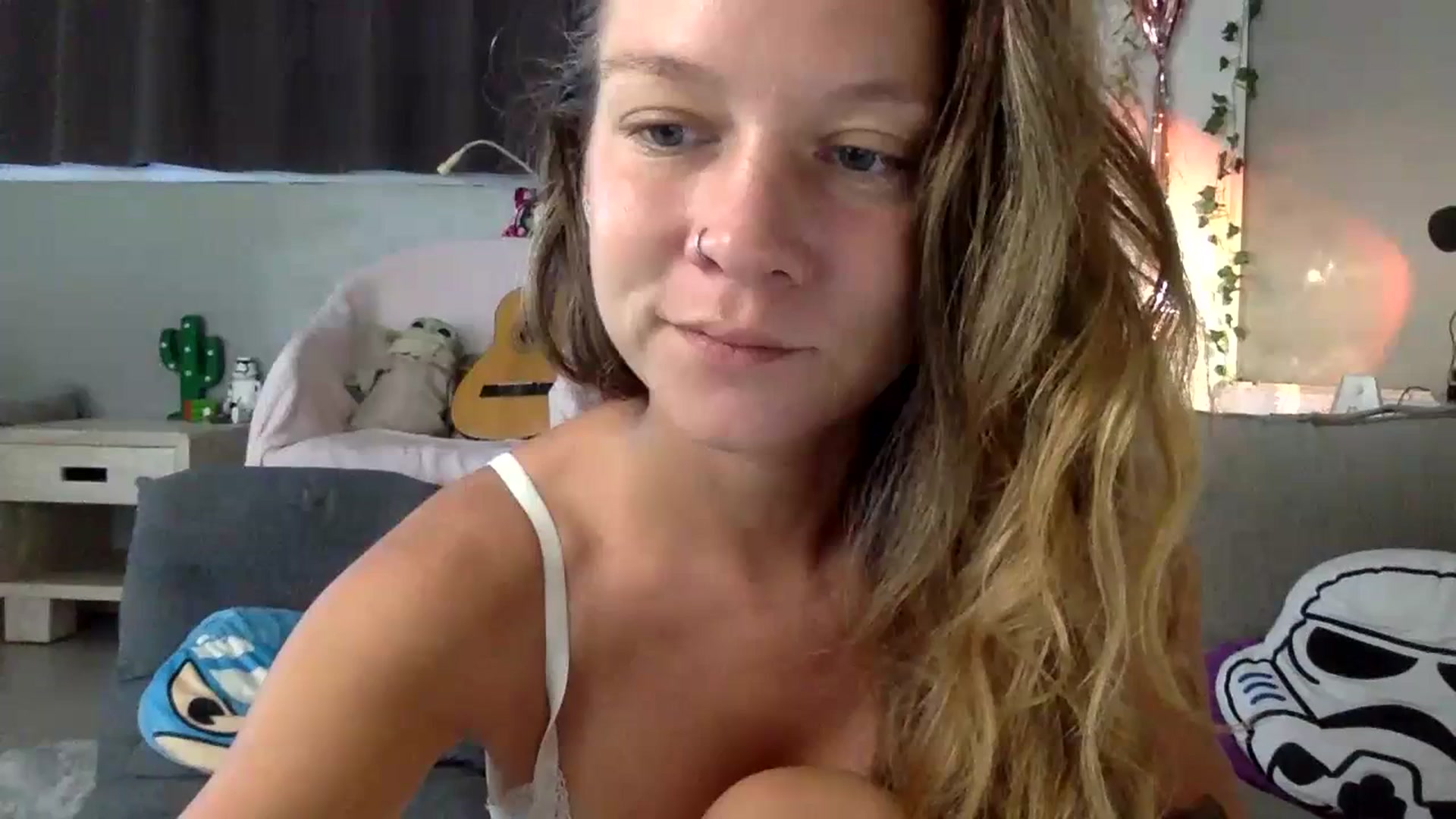 Gallery image thumbnail from Qi_ra's myfreecams stream on, 07/11/2023, 02:50 image 1 of 20