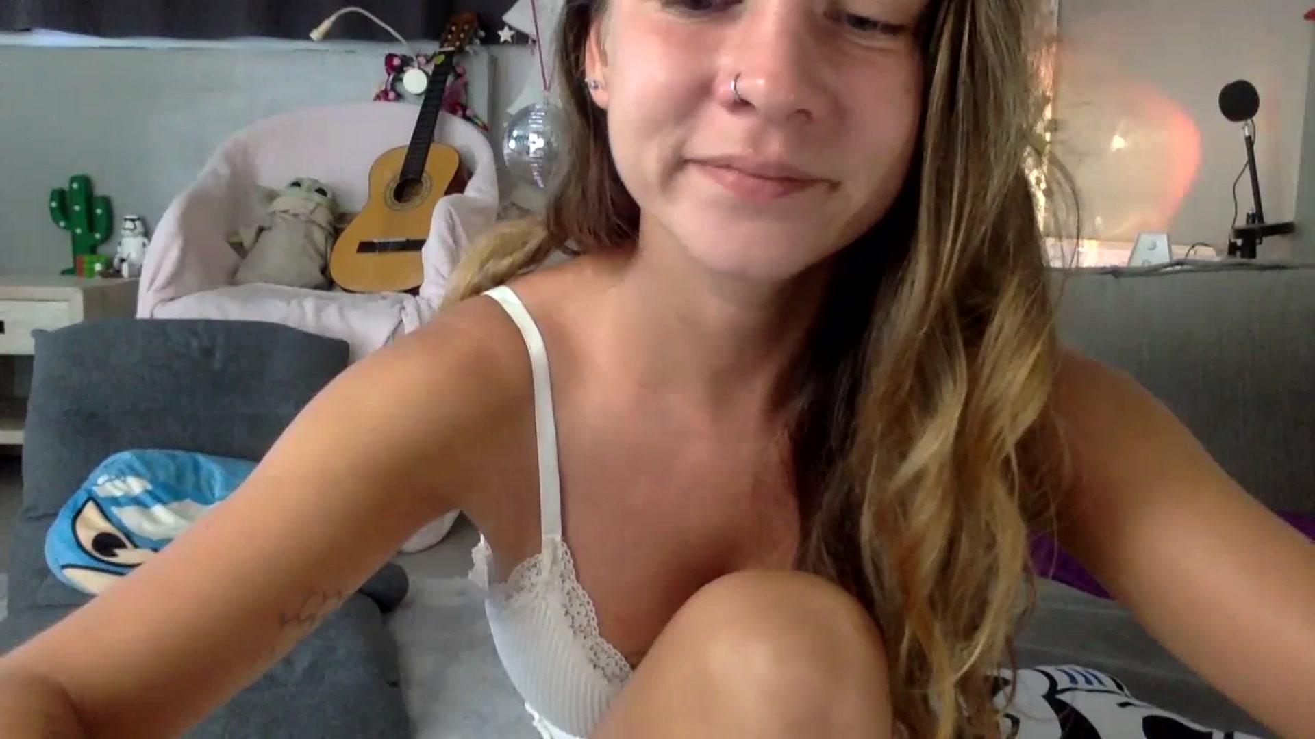 Gallery image thumbnail from Qi_ra's myfreecams stream on, 07/11/2023, 02:50 image 10 of 20