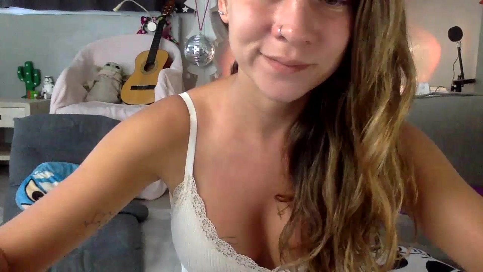 Gallery image thumbnail from Qi_ra's myfreecams stream on, 07/11/2023, 03:34 image 8 of 20