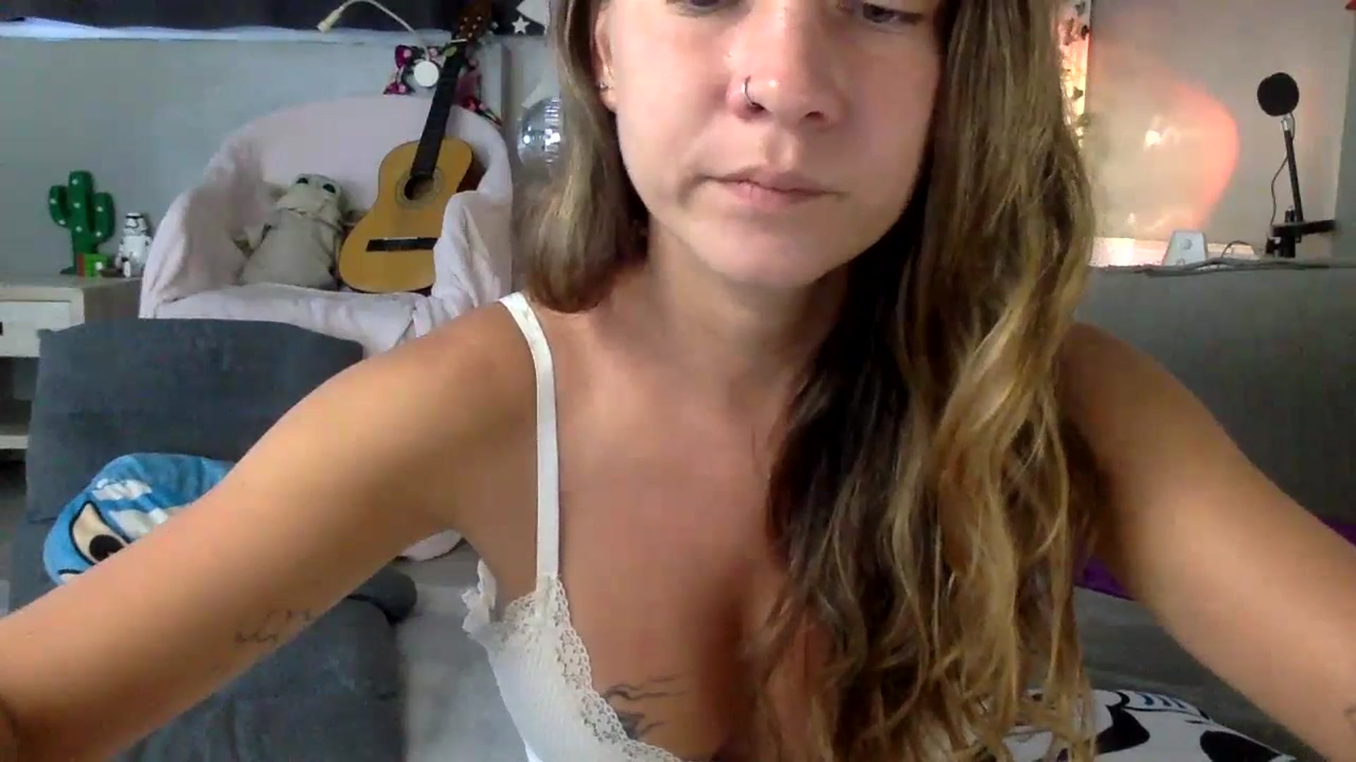 Gallery image thumbnail from Qi_ra's myfreecams stream on, 07/11/2023, 03:34 image 5 of 20