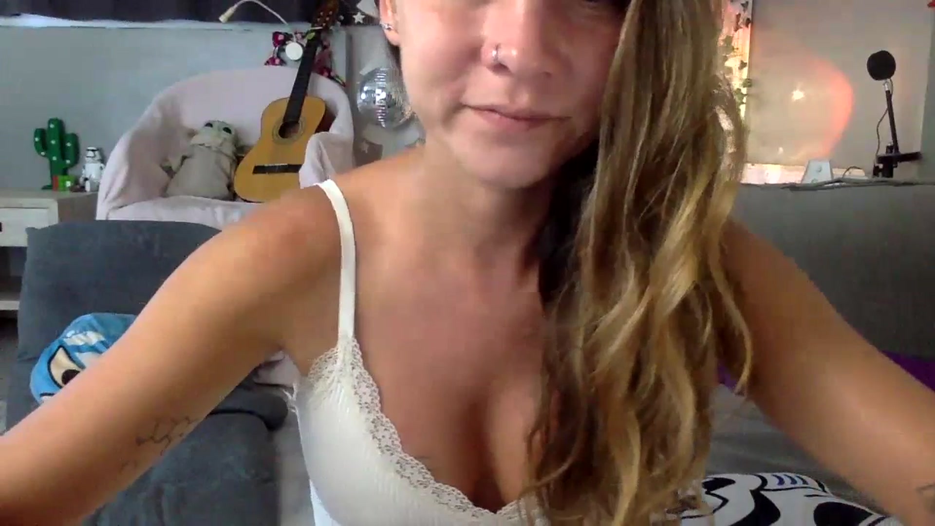 Gallery image thumbnail from Qi_ra's myfreecams stream on, 07/11/2023, 03:34 image 19 of 20