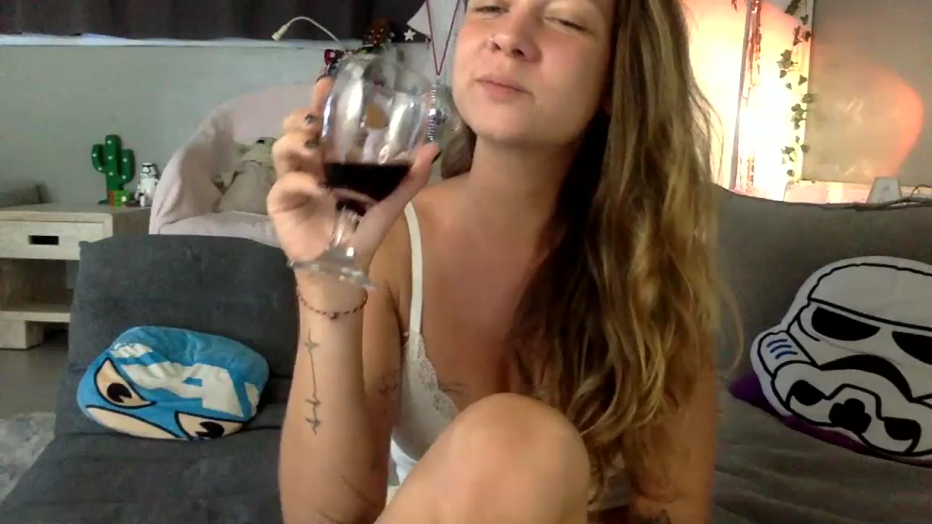 Gallery image thumbnail from Qi_ra's myfreecams stream on, 07/11/2023, 06:10 image 12 of 20