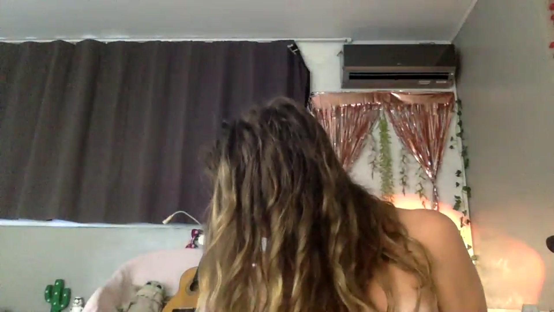 Gallery image thumbnail from Qi_ra's myfreecams stream on, 07/11/2023, 06:10 image 8 of 20