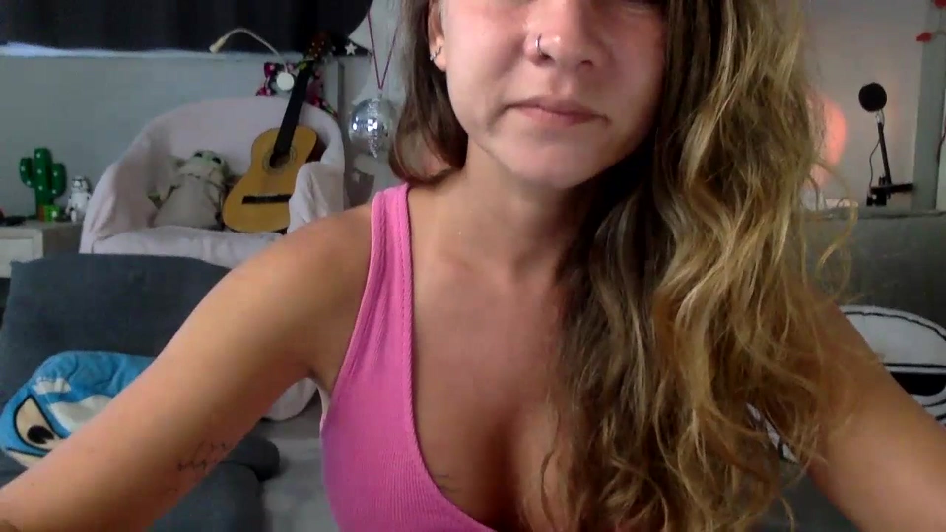 Gallery image thumbnail from Qi_ra's myfreecams stream on, 07/12/2023, 02:09 image 4 of 20