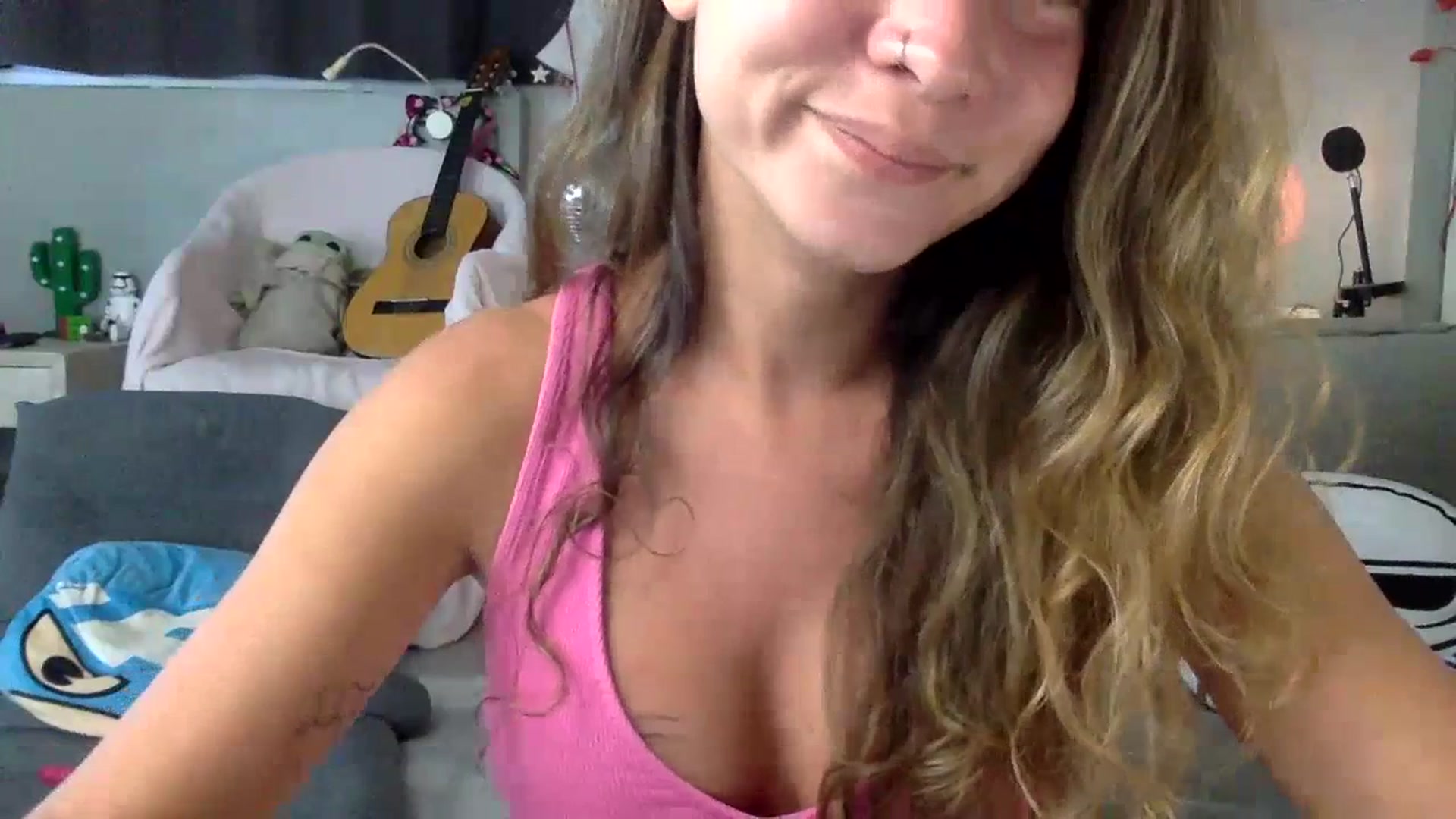 Gallery image thumbnail from Qi_ra's myfreecams stream on, 07/12/2023, 02:09 image 16 of 20