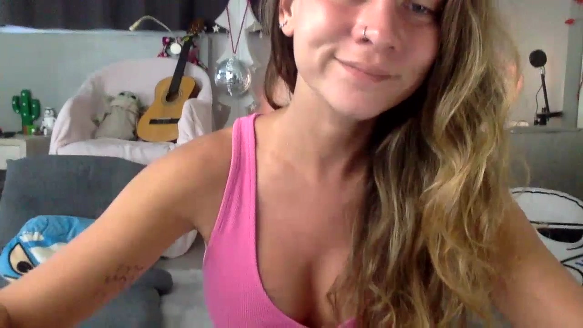 Gallery image thumbnail from Qi_ra's myfreecams stream on, 07/12/2023, 02:09 image 3 of 20
