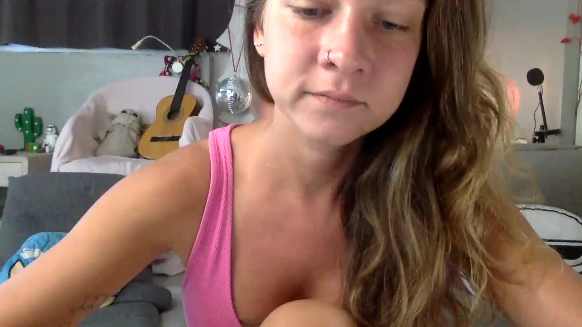 Gallery image thumbnail from Qi_ra's myfreecams stream on, 07/12/2023, 02:41 image 1 of 20