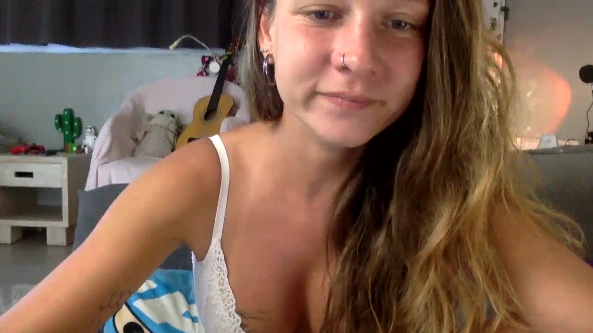 Gallery image thumbnail from Qi_ra's myfreecams stream on, 07/12/2023, 06:18 image 12 of 20