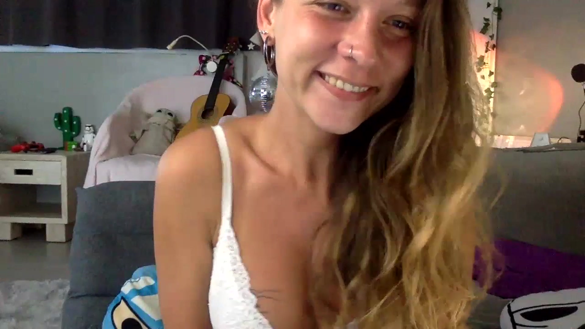 Gallery image thumbnail from Qi_ra's myfreecams stream on, 07/12/2023, 06:18 image 5 of 20