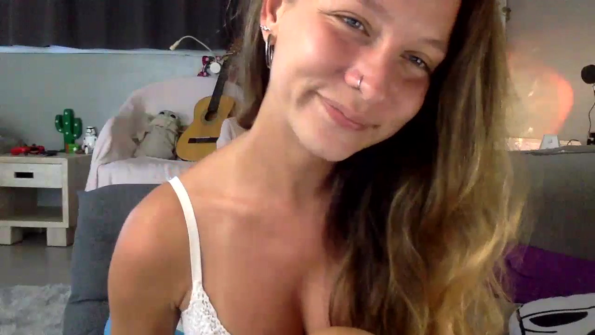 Gallery image thumbnail from Qi_ra's myfreecams stream on, 07/12/2023, 06:18 image 10 of 20