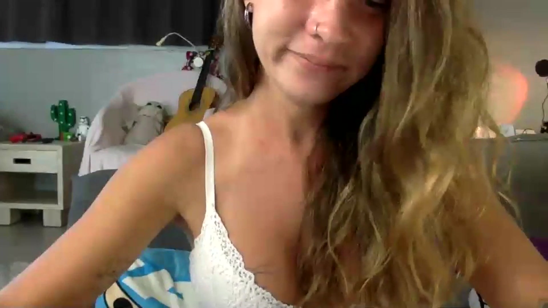 Gallery image thumbnail from Qi_ra's myfreecams stream on, 07/12/2023, 06:18 image 18 of 20