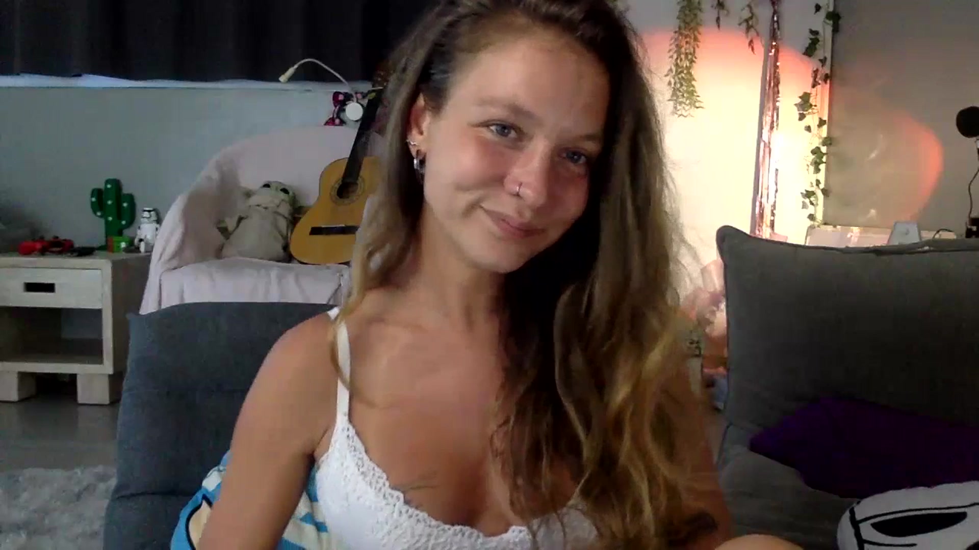 Gallery image thumbnail from Qi_ra's myfreecams stream on, 07/12/2023, 06:18 image 8 of 20