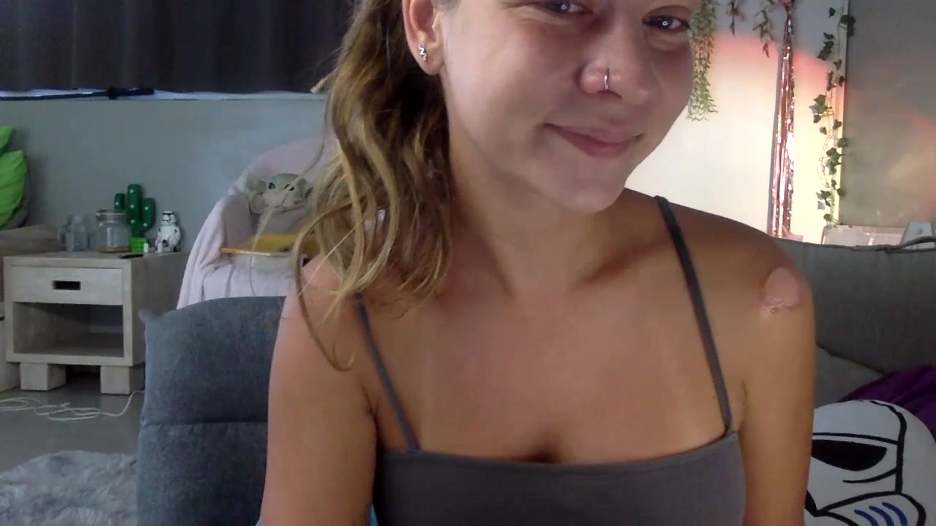 Gallery image thumbnail from Qi_ra's myfreecams stream on, 07/21/2023, 02:23 image 18 of 20