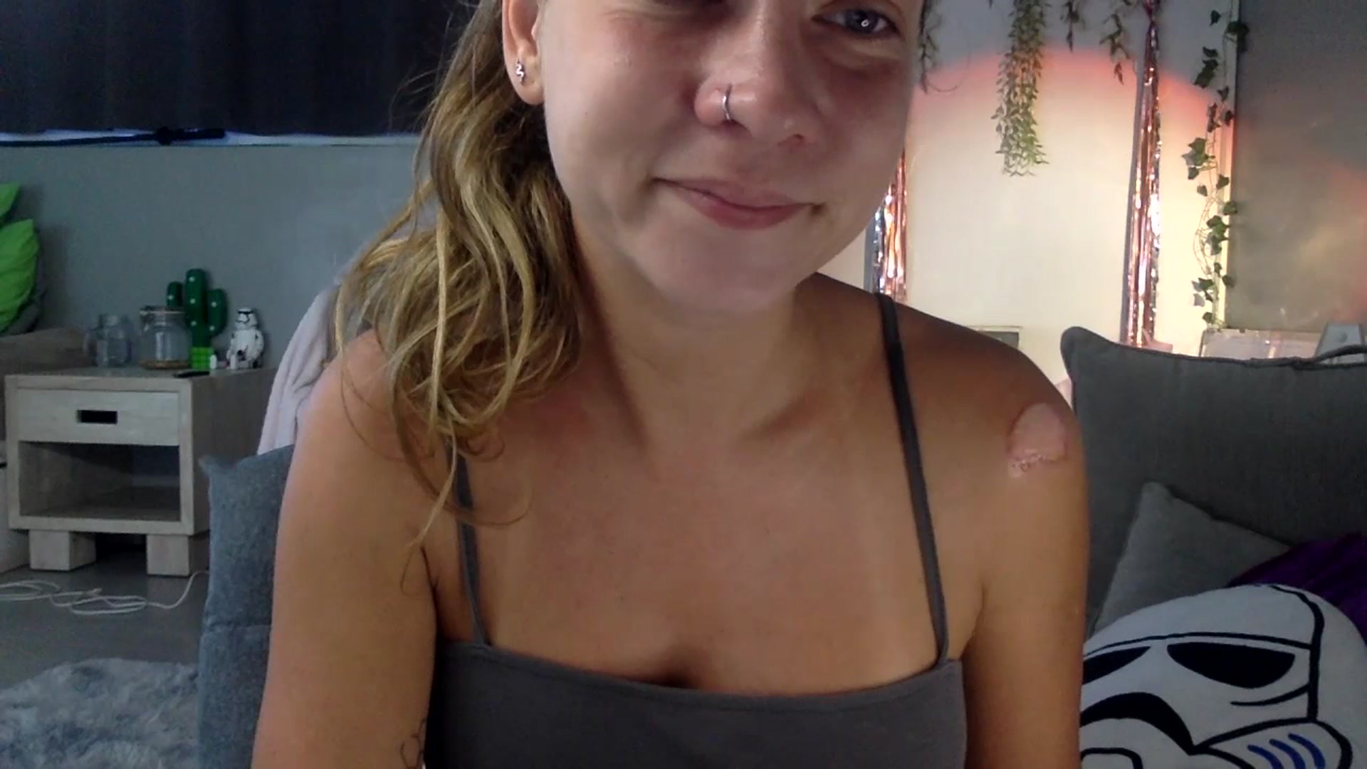 Gallery image thumbnail from Qi_ra's myfreecams stream on, 07/21/2023, 02:23 image 14 of 20