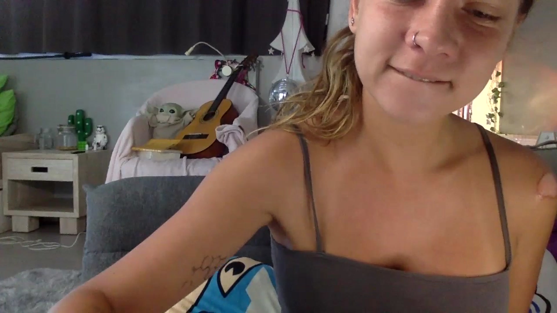 Gallery image thumbnail from Qi_ra's myfreecams stream on, 07/21/2023, 02:23 image 17 of 20