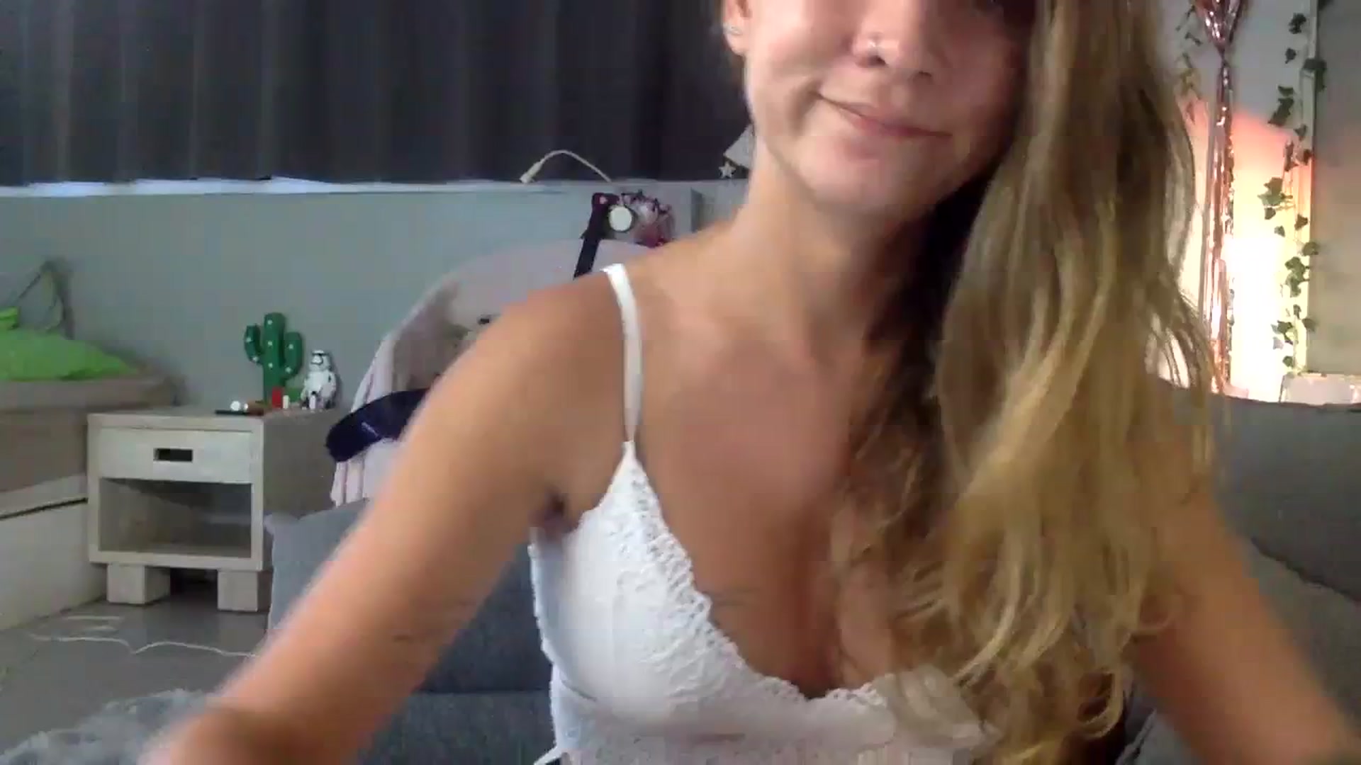 Gallery image thumbnail from Qi_ra's myfreecams stream on, 07/24/2023, 04:09 image 20 of 20