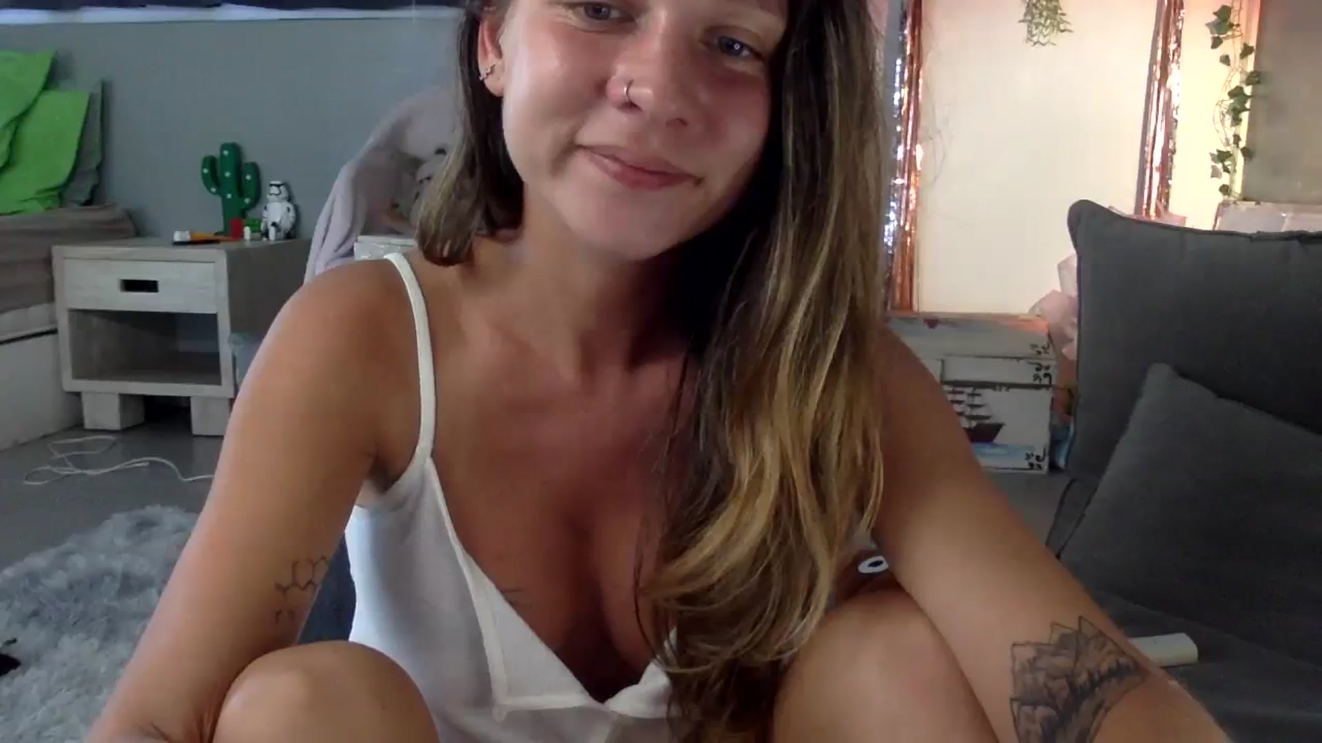 Gallery image thumbnail from Qi_ra's myfreecams stream on, 07/25/2023, 04:46 image 9 of 20