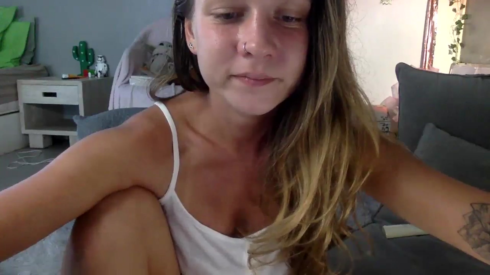 Gallery image thumbnail from Qi_ra's myfreecams stream on, 07/25/2023, 05:32 image 12 of 20