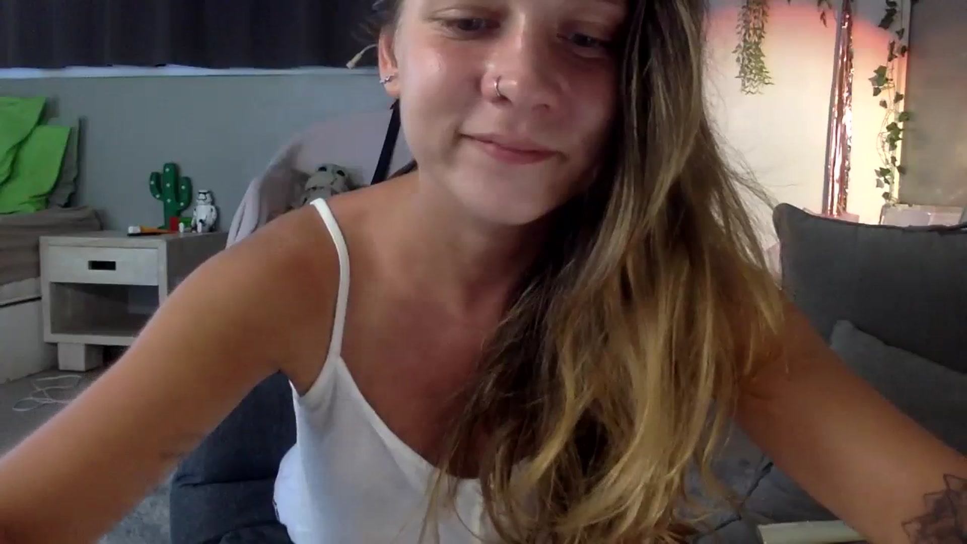 Gallery image thumbnail from Qi_ra's myfreecams stream on, 07/25/2023, 05:32 image 5 of 20