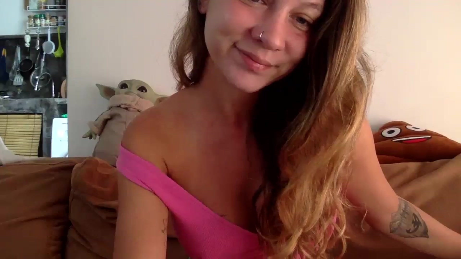 Gallery image thumbnail from Qi_ra's myfreecams stream on, 08/07/2023, 02:48 image 18 of 20